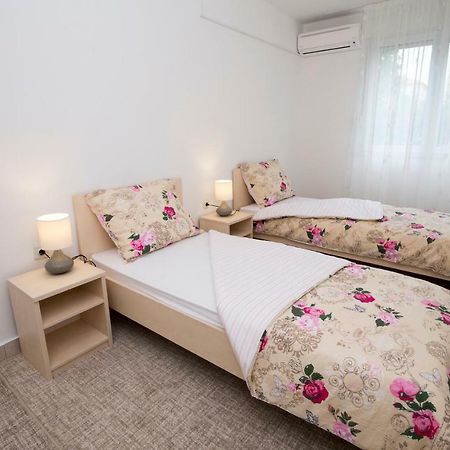 Apartments Put Plokita Smilja Split Exterior foto