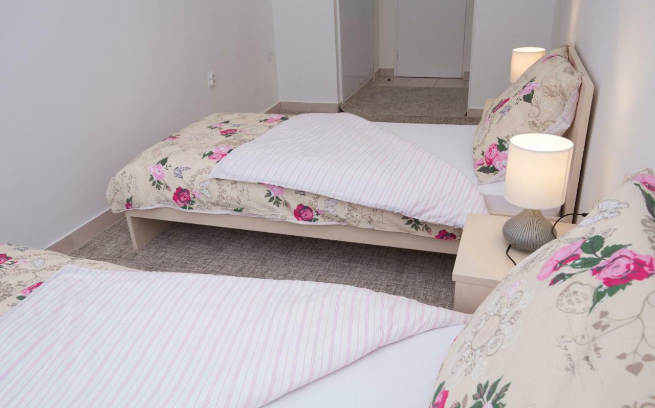Apartments Put Plokita Smilja Split Exterior foto